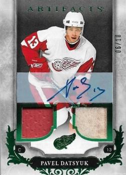 2018-19 Upper Deck Artifacts - Auto Material Patch Emerald #160 Pavel Datsyuk Front