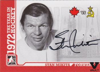 2015-16 In The Game Final Vault - 2009-10 In The Game 1972 The Year In Hockey Autographs (Black Vault Stamp) #A-SM2 Stan Mikita Front
