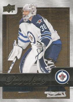 2015-16 Upper Deck Fusion - Fusion Rookie Achievement Gold #R7 Connor Hellebuyck Front