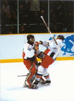 1998-99 OFS - Olympic Moments #4 Dominik Hasek / Richard Smehlik Front