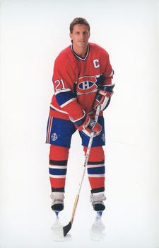 1992-93 Montreal Canadiens #NNO Guy Carbonneau Front