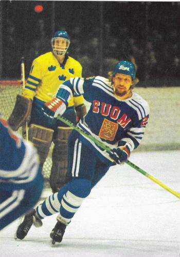 1973-74 IIHF World Championships Postcards #NNO Timo Sutinen Front