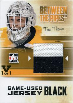 2015-16 In The Game Final Vault - 2010-11 In The Game Between The Pipes - Jerseys Black (Gold Vault Stamp) #M-65 Tim Thomas Front