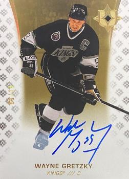 2020-21 Upper Deck Ultimate Collection - Autographs #90 Wayne Gretzky Front