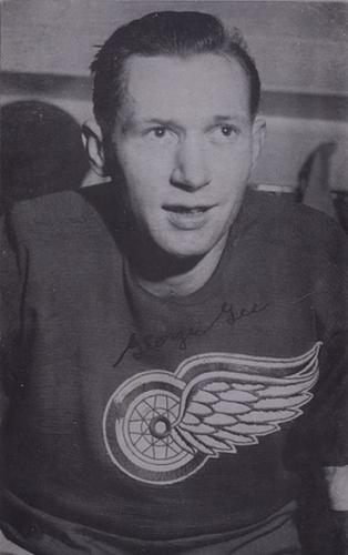 1948-49 J.D. McCarthy Detroit Red Wings Postcards #NNO George Gee Front