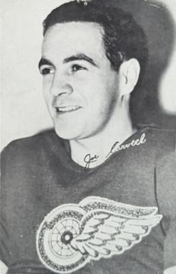 1949-50 J.D. McCarthy Detroit Red Wings Postcards #NNO Joe Carveth Front