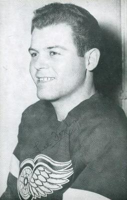 1949-50 J.D. McCarthy Detroit Red Wings Postcards #NNO Lee Fogolin Sr. Front