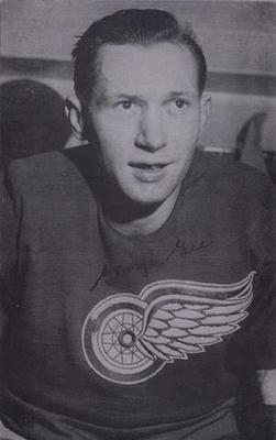 1949-50 J.D. McCarthy Detroit Red Wings Postcards #NNO George Gee Front