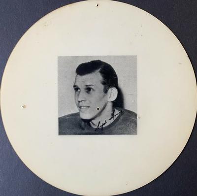 1945-46 J.D. McCarthy Detroit Red Wings Discs #NNO Syd Howe Front