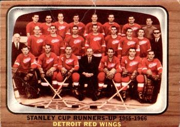 1966-67 Topps #119 Detroit Red Wings Team Front