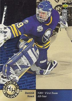 1995-96 Collector's Choice - Player's Club #381 Dominik Hasek Front