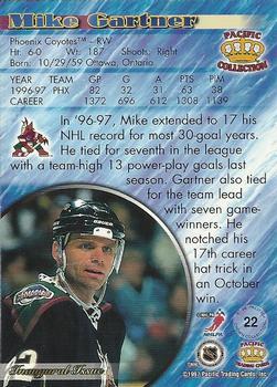 1997-98 Pacific Crown Collection - Emerald Green #22 Mike Gartner Back
