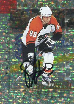 1997-98 Pinnacle Be a Player - Autographs Prismatic Die Cut #1 Eric Lindros Front