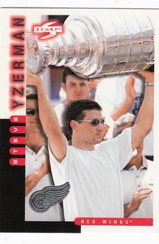 1997-98 Score Detroit Red Wings #2 Steve Yzerman Front