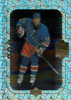 1999 Upper Deck Wayne Gretzky Living Legend - The Great One #GO1 Wayne Gretzky (Teamwork) Front