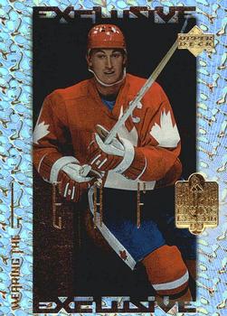 1999 Upper Deck Wayne Gretzky Living Legend - Wearing the Leaf #WL4 Wayne Gretzky Front