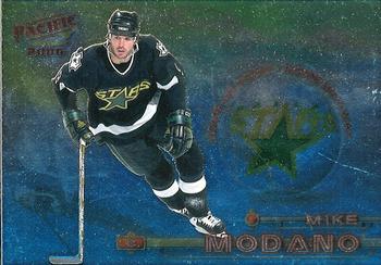 1999-00 Pacific - Home and Away #16 Mike Modano Front