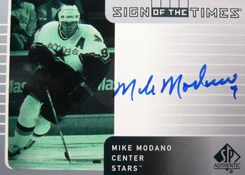 2001-02 SP Authentic - Sign of the Times #MM Mike Modano Front