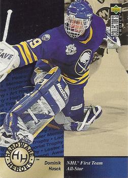 1995-96 Collector's Choice #381 Dominik Hasek Front