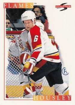 1995-96 Score #45 Phil Housley Front