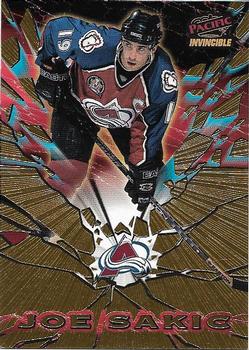 1997-98 Pacific Invincible - Feature Performers #10 Joe Sakic Front