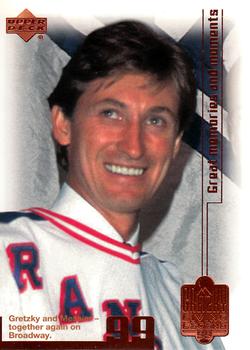 1999 Upper Deck Wayne Gretzky Living Legend #92 Wayne Gretzky (Reunited with Messier) Front