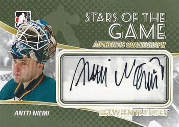 2010-11 In The Game Between The Pipes - Autographs #A-ANI Antti Niemi Front