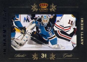 2010-11 Panini Crown Royale - In Harm's Way #17 Antti Niemi  Front