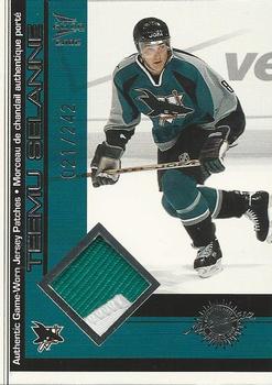 2001-02 Pacific Prism Gold McDonald's - Game-Worn Jersey Patches Silver Foil #16 Teemu Selanne Front