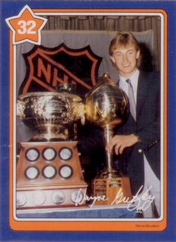 1982-83 Neilson Wayne Gretzky #32 Forechecking Front