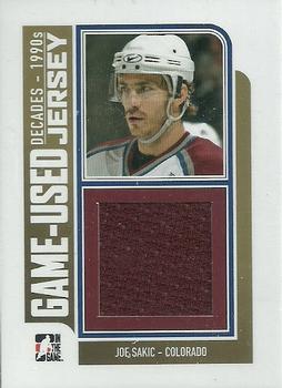 2013-14 In The Game Decades 1990s - Game Used Jerseys Gold #M-15 Joe Sakic Front