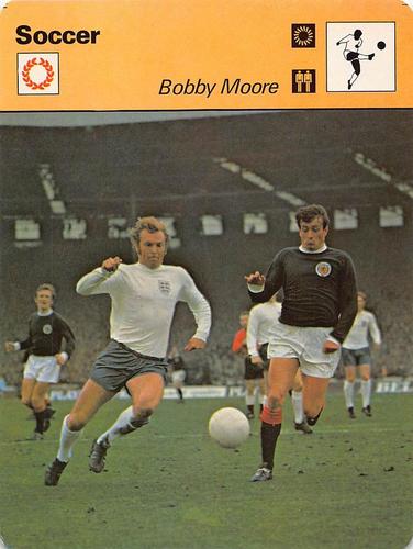 1977-79 Sportscaster Series 51 #51-06 Bobby Moore Front