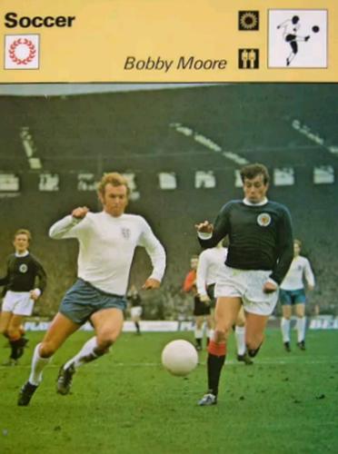 1977-79 Sportscaster Series 51 #51-06 Bobby Moore Front