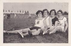 1932 Bulgaria Sport Photos #2 Rosa Kellner / Leni Schmidt / Anni Holdmann / Leni Junker [Besitzerinnen der olympischen Bronze-Medaille] Front