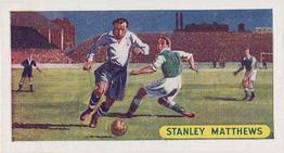 1957 Sweetule Products Famous Sports Records (Blue Back) #7 Stanley Matthews Front