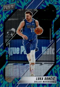 2022 Panini National Convention VIP Gold Pack - Peacock #24 Luka Dončić Front