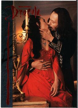 1992 Topps Bram Stoker's Dracula #40 Mina breathes heavily - frightened and Front