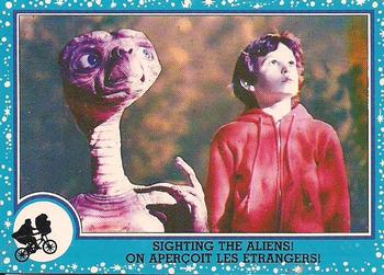 1982 O-Pee-Chee E.T. The Extraterrestrial #69 Sighting the Aliens! Front