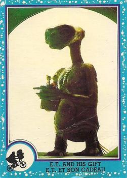 1982 O-Pee-Chee E.T. The Extraterrestrial #78 E.T. and His Gift Front