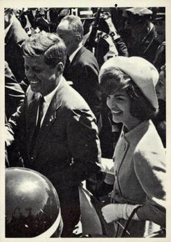 1964 Topps John F. Kennedy #22 Pres. & Mrs. Kennedy At Bogota Col. Front