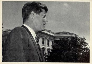 1964 Topps John F. Kennedy #38 Pres. Kennedy pauses...White House Front