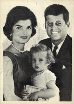1964 Topps John F. Kennedy #53 Sen. And Mrs. Kennedy Pose With Daughter Front