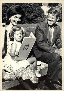 1964 Topps John F. Kennedy #57 Sen. Kennedy W/Family At Summer Home Front