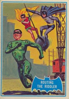 1966 O-Pee-Chee Batman Series B (Blue Bat Logo) #22B Routing the Riddler Front