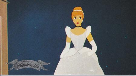 1995 SkyBox Cinderella Limited Edition #25 At the ball, the Prince shows little interest Front