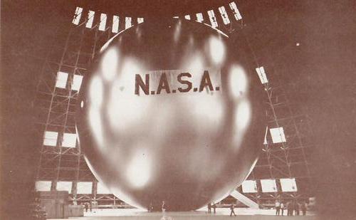 1963 Exhibits Astronauts: NASA (W454) #4 Echo I Satellite Front