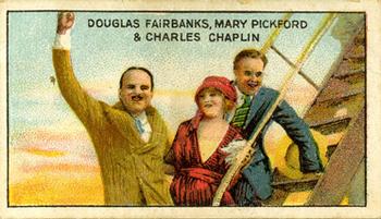 1929 Wills's Cinema Stars (Flag Back) #NNO Douglas Fairbanks / Mary Pickford / Charles Chaplin Front