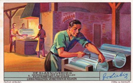1937 Liebig De Glasnijverheid (Glass Industry 2) (Dutch Text) (F1360, S1368) #5 Het doorsnijden der cylinders en het uitspreiden in de ovens Front