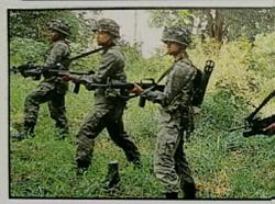 1986 Panini Daring Men & Modern Machines #1 Infantry 1 Front