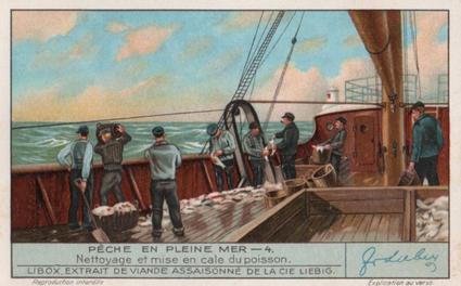 1934 Liebig Peche En Pleine Mer (North Sea Fishing)(French Text)(F1296, S1297) #4 Netteyage et mise en cale du poisson Front